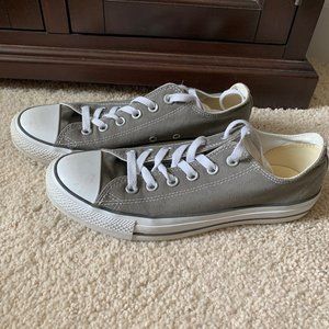 Size 9 Low-Top Gray Converse